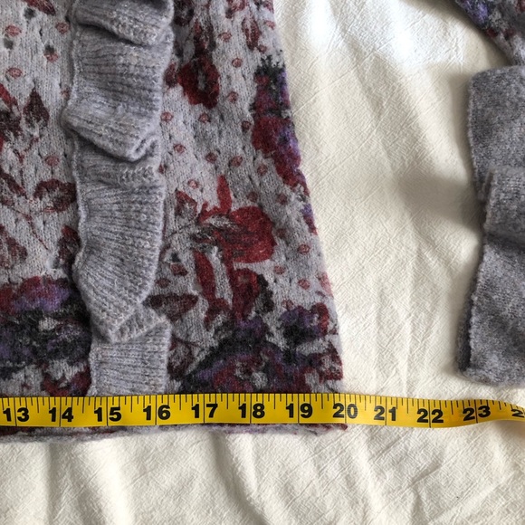 Free People ruffle floral sweater bell sleeve size L NWT - Picture 7 of 16